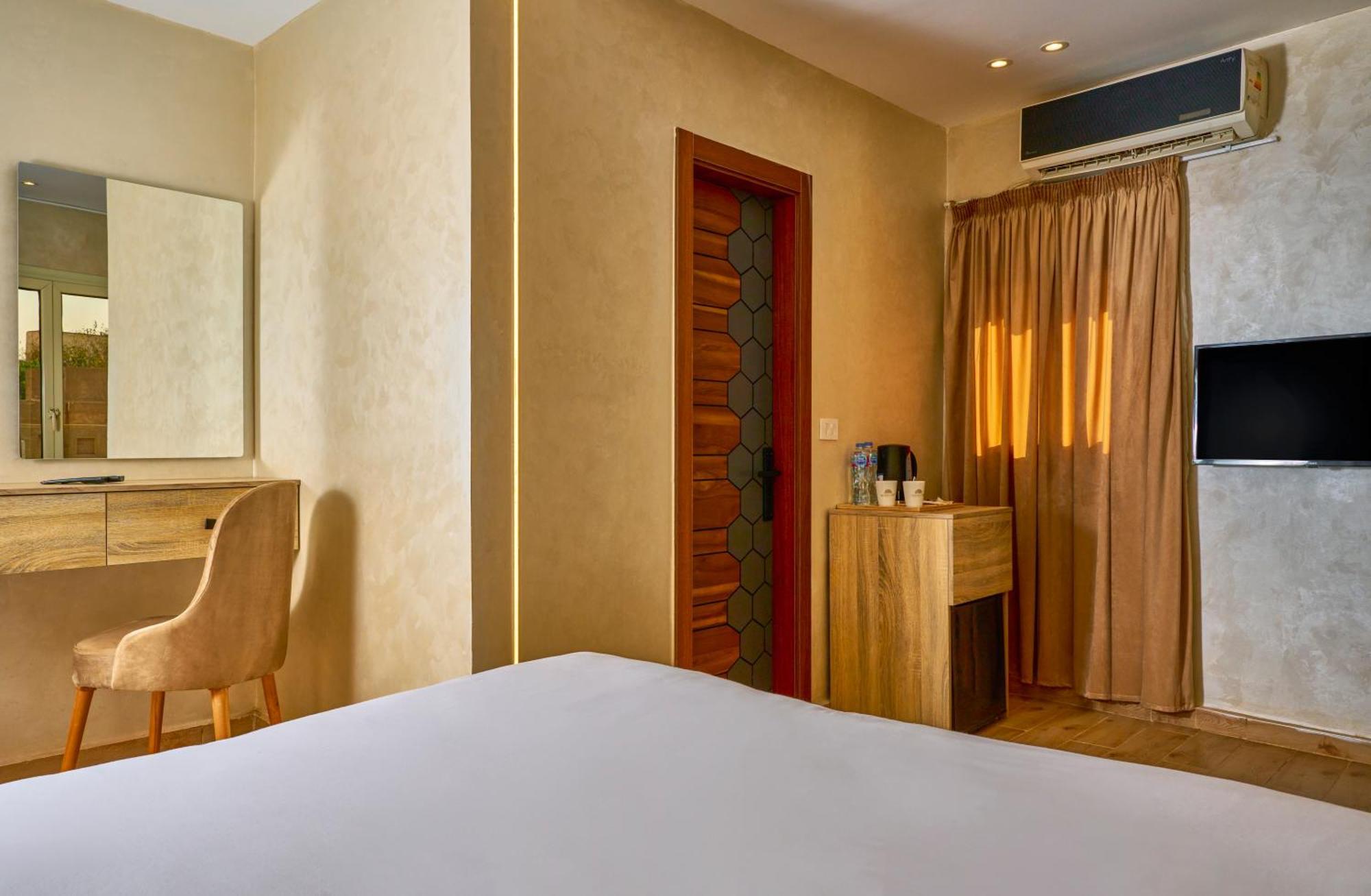 Hotel Cleopatra Tower Pyramid View Kafret el-Gabal Exterior foto